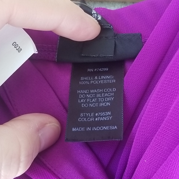 Surplice neckline sleeveless dress - Picture 3 of 5